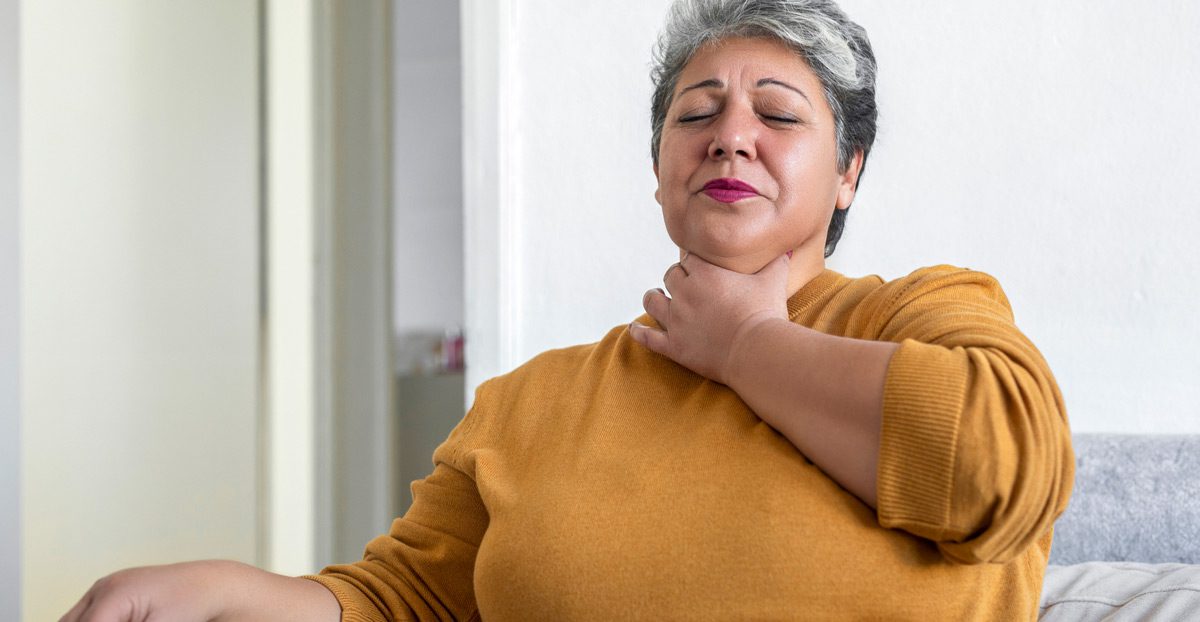 Woman-experiencing-throat-pain