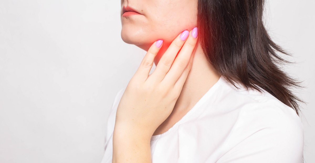 woman-experiencing-pain-near-salivary-glands